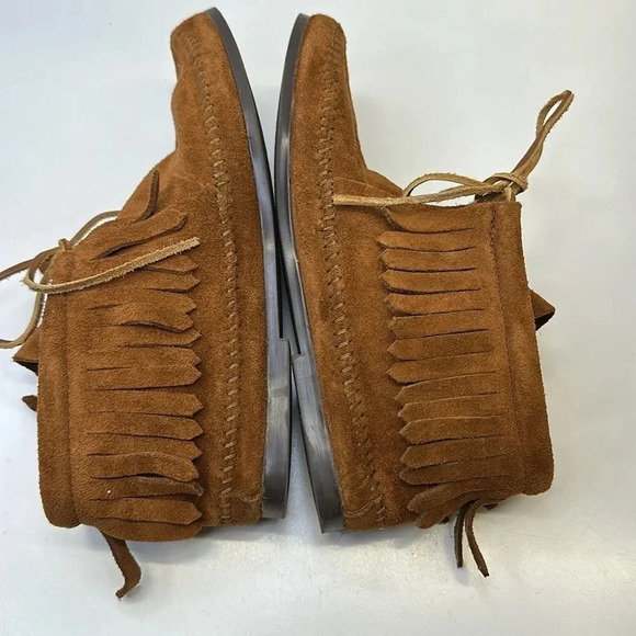 Minnetonka Moccasins Ankle Boots Fringed Suede Hard Sole Tan Brown 682 Women's 6 - Picture 6 of 9